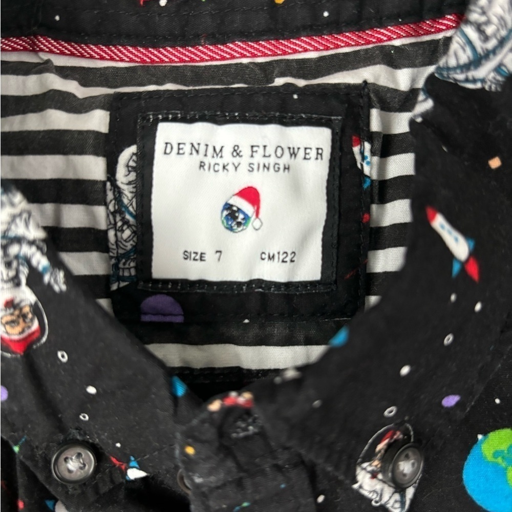 Santa Kids Shirt, Denim & Flower. Kids size 7. - Picture 4 of 4